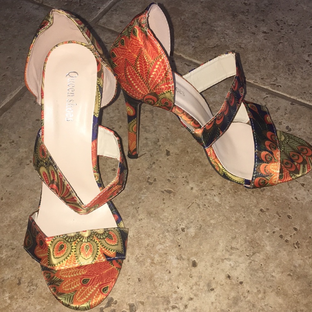 Queen Shoes Satin Peacock Print Slide Heels